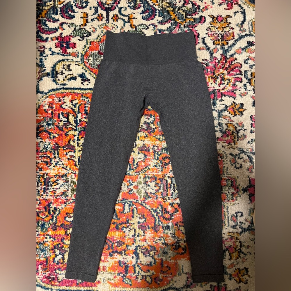 NVGTN leggings in grey